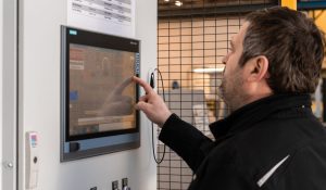 Laborpresse im eigenen Technikum